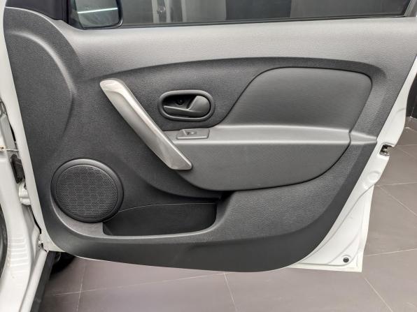 Renault Sandero II Рестайлинг с пробегом 2018 года, цена 975 000 рублей, 130038 км, хэтчбек, Автокод Объявления