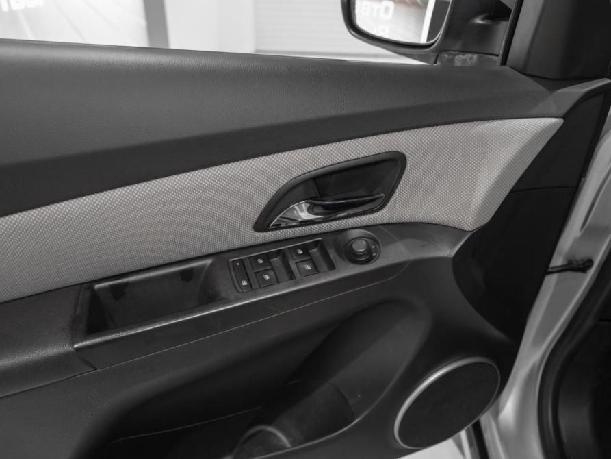 Chevrolet Cruze I Рестайлинг Москва  - изображение 17