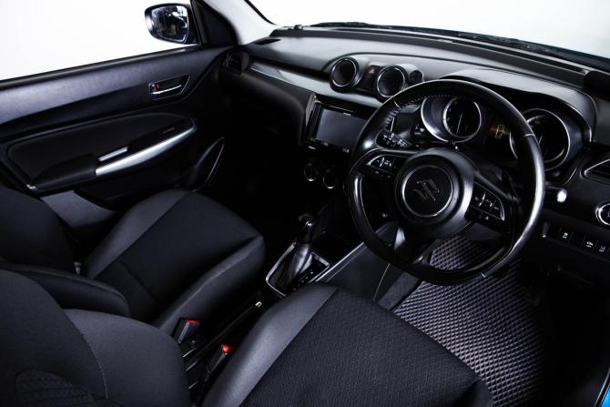 Suzuki Swift V с пробегом 2017 года, цена 1 419 000 рублей, 139190 км, хэтчбек, Автокод Объявления
