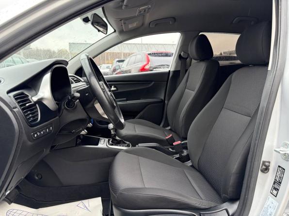 Kia Rio IV Рестайлинг с пробегом 2021 года, цена 1 365 000 рублей, 150000 км, хэтчбек, Автокод Объявления