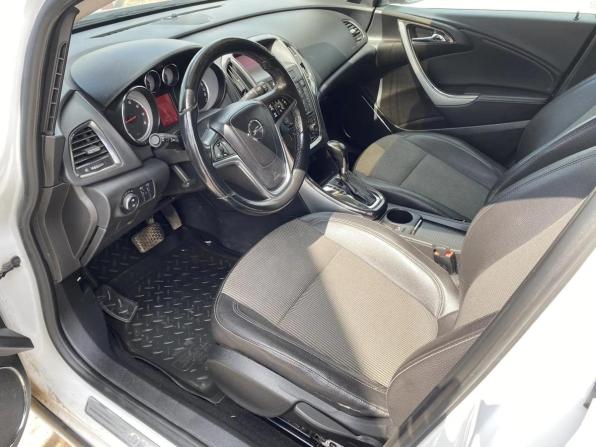Opel Astra J с пробегом 2010 года, цена 688 750 рублей, 133340 км, хэтчбек, Автокод Объявления