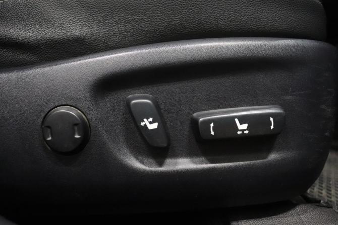 Toyota Prius III Рестайлинг (XW30) с пробегом 2013 года, цена 1 142 000 рублей, 222556 км, лифтбек, Автокод Объявления