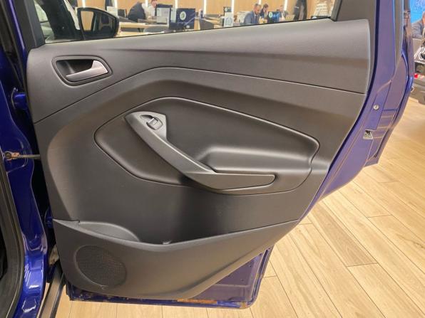 Ford Kuga II Рестайлинг с пробегом 2018 года, цена 1 228 000 рублей, 265000 км, внедорожник, Автокод Объявления