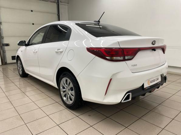 Kia Rio IV Рестайлинг с пробегом 2021 года, цена 1 555 000 рублей, 96907 км, седан, Автокод Объявления
