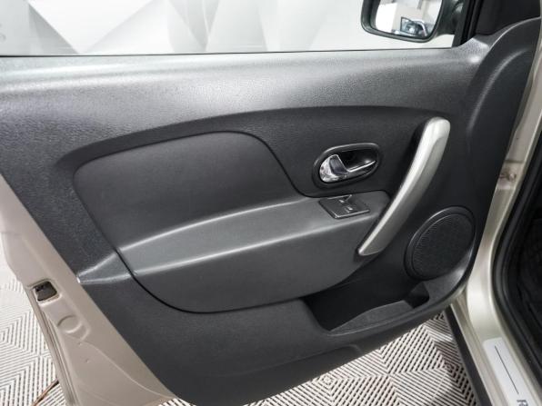 Renault Logan II Рестайлинг с пробегом 2021 года, цена 1 310 000 рублей, 63000 км, седан, Автокод Объявления