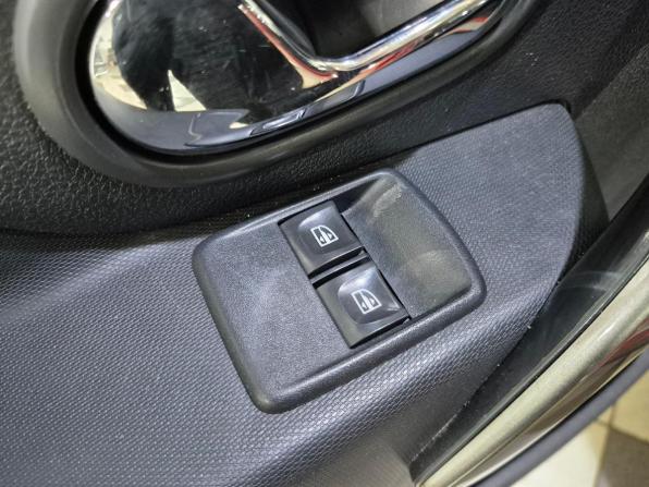 Renault Sandero II с пробегом 2015 года, цена 790 000 рублей, 175000 км, хэтчбек, Автокод Объявления