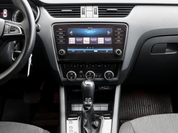 Skoda Octavia III (A7) Рестайлинг с пробегом 2018 года, цена 2 749 000 рублей, 20383 км, лифтбек, Автокод Объявления