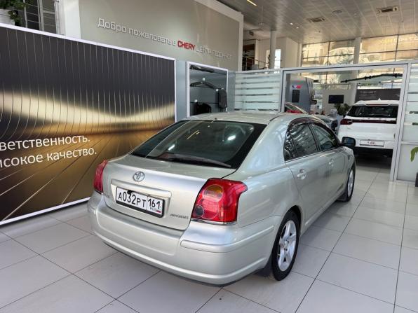 Toyota Avensis II с пробегом 2004 года, цена 750 000 рублей, 238337 км, лифтбек, Автокод Объявления
