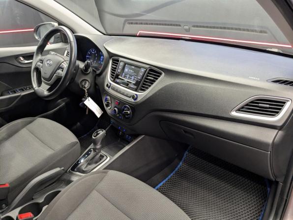 Hyundai Solaris II с пробегом 2018 года, цена 1 220 000 рублей, 155378 км, седан, Автокод Объявления