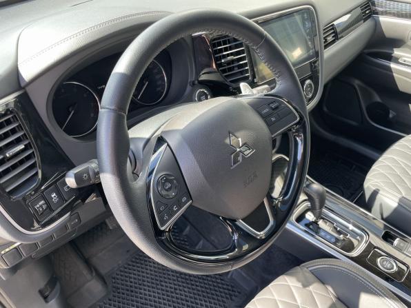 Mitsubishi Outlander III Рестайлинг 3 с пробегом 2022 года, цена 3 219 000 рублей, 23164 км, внедорожник, Автокод Объявления