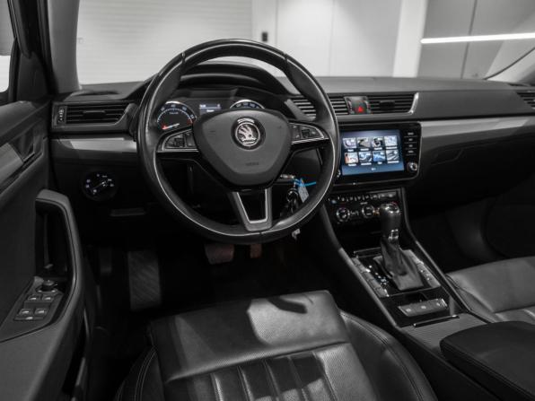Skoda Superb III с пробегом 2017 года, цена 2 545 000 рублей, 95169 км, лифтбек, Автокод Объявления