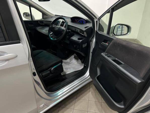 Honda Freed I Рестайлинг с пробегом 2012 года, цена 1 049 000 рублей, 205842 км, компактвэн, Автокод Объявления