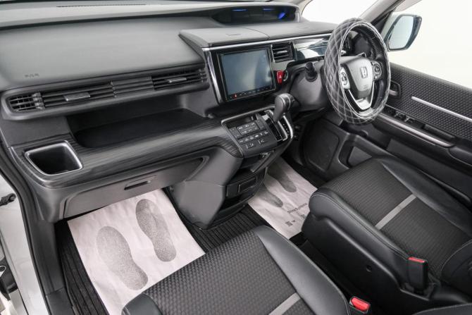 Honda Stepwgn V с пробегом 2015 года, цена 1 729 000 рублей, 198000 км, минивэн, Автокод Объявления