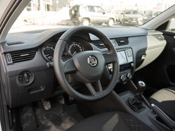 Skoda Octavia III (A7) Рестайлинг с пробегом 2019 года, цена 1 412 000 рублей, 184220 км, лифтбек, Автокод Объявления