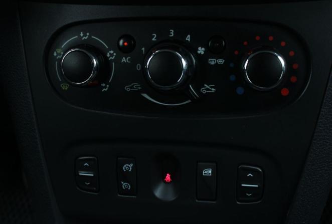 Renault Logan II с пробегом 2015 года, цена 750 000 рублей, 164107 км, универсал, Автокод Объявления