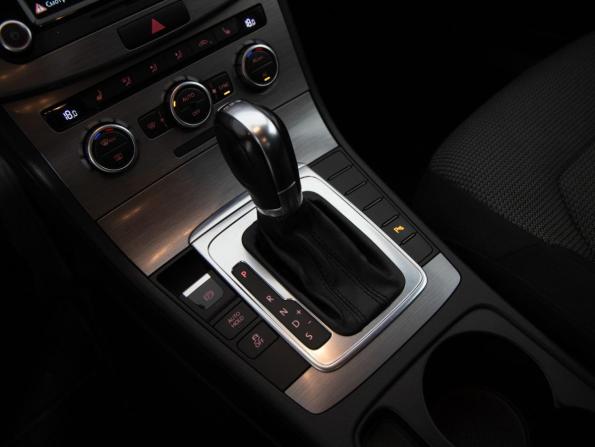 Volkswagen Passat B7 с пробегом 2012 года, цена 999 000 рублей, 210454 км, седан, Автокод Объявления