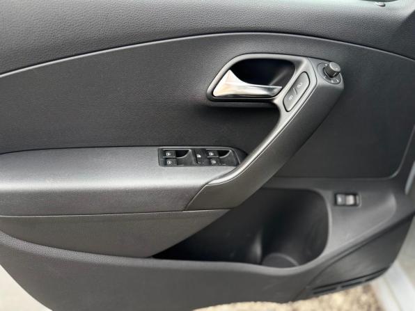 Volkswagen Polo V Рестайлинг с пробегом 2017 года, цена 1 243 000 рублей, 94911 км, седан, Автокод Объявления