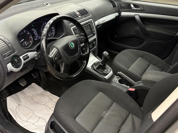 Skoda Octavia II (A5) Рестайлинг с пробегом 2011 года, цена 942 000 рублей, 179435 км, универсал, Автокод Объявления