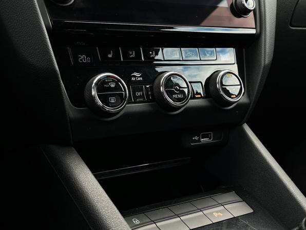 Skoda Octavia III (A7) Рестайлинг с пробегом 2019 года, цена 1 658 900 рублей, 141554 км, лифтбек, Автокод Объявления