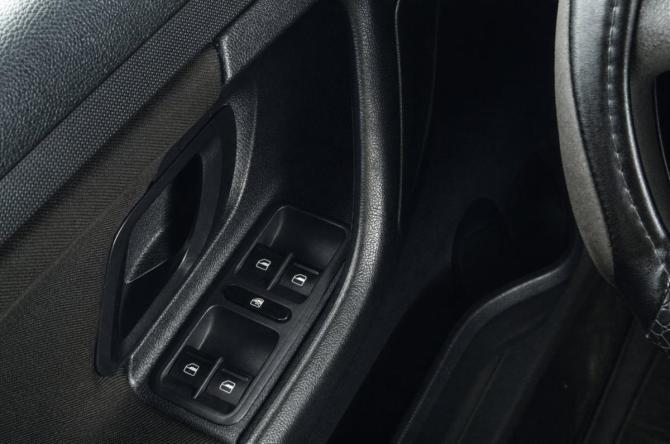 Skoda Fabia II Рестайлинг с пробегом 2012 года, цена 819 000 рублей, 204300 км, хэтчбек, Автокод Объявления