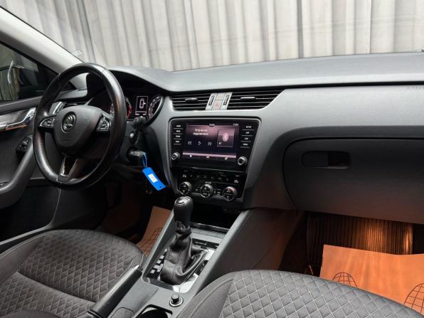 Skoda Octavia III (A7) Рестайлинг с пробегом 2017 года, цена 1 799 000 рублей, 141641 км, лифтбек, Автокод Объявления