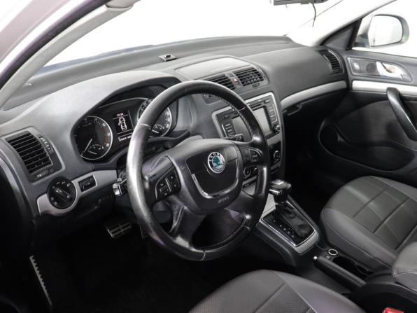 Skoda Octavia II (A5) Рестайлинг с пробегом 2009 года, цена 630 000 рублей, 330000 км, лифтбек, Автокод Объявления