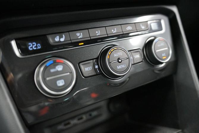 Volkswagen Tiguan II с пробегом 2018 года, цена 2 686 000 рублей, 157000 км, внедорожник, Автокод Объявления