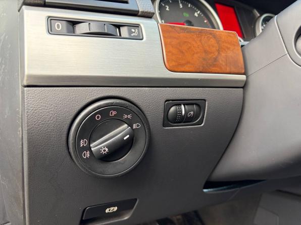 Volkswagen Touareg I Рестайлинг с пробегом 2006 года, цена 965 000 рублей, 286987 км, внедорожник, Автокод Объявления