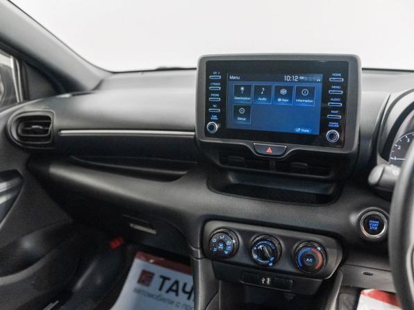 Toyota Yaris IV с пробегом 2021 года, цена 1 170 000 рублей, 109000 км, хэтчбек, Автокод Объявления