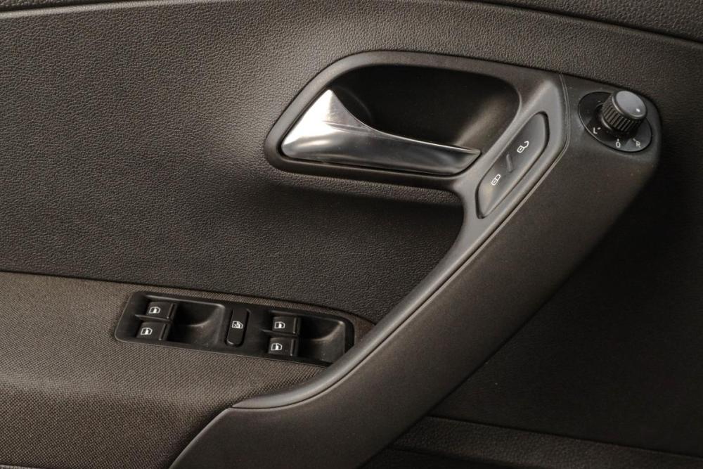 Volkswagen Polo V Рестайлинг Челябинск  - изображение 9
