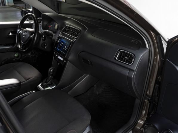 Volkswagen Polo V Рестайлинг с пробегом 2017 года, цена 1 299 000 рублей, 190025 км, седан, Автокод Объявления