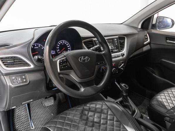 Hyundai Solaris II с пробегом 2018 года, цена 1 100 000 рублей, 157006 км, седан, Автокод Объявления