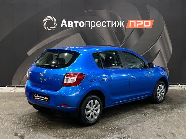Renault Sandero II с пробегом 2017 года, цена 899 000 рублей, 98276 км, хэтчбек, Автокод Объявления
