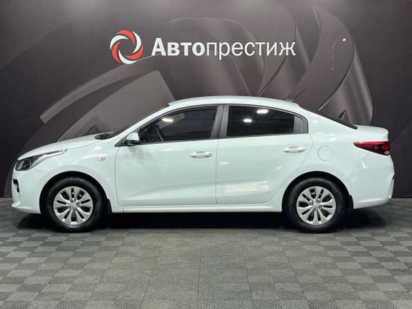 Kia Rio IV с пробегом 2017 года, цена 1 215 000 рублей, 64000 км, седан, Автокод Объявления