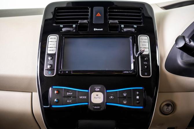 Nissan Leaf I (ZE0/AZE0) с пробегом 2015 года, цена 999 000 рублей, 108000 км, хэтчбек, Автокод Объявления