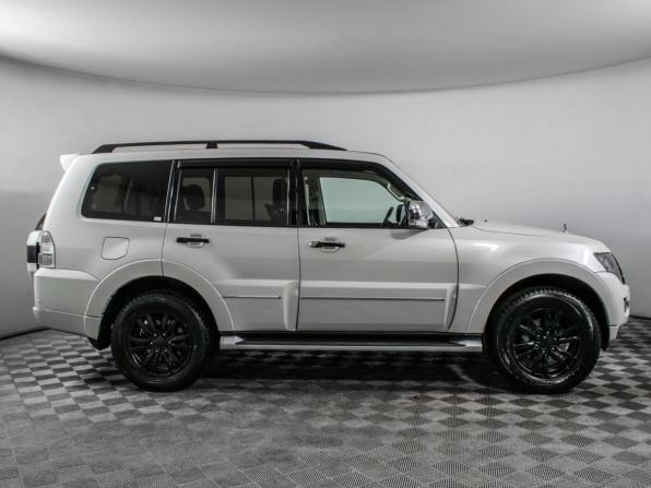 Mitsubishi Pajero IV Рестайлинг 2 с пробегом 2019 года, цена 3 350 000 рублей, 90000 км, внедорожник, Автокод Объявления