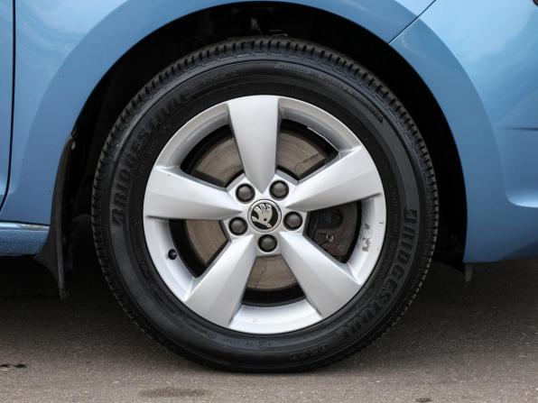 Skoda Rapid I с пробегом 2015 года, цена 1 149 000 рублей, 78701 км, лифтбек, Автокод Объявления