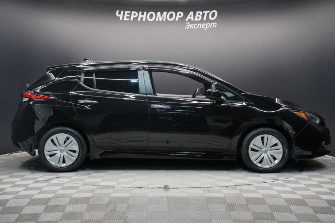 Nissan Leaf II (ZE1) с пробегом 2023 года, цена 2 570 000 рублей, 32000 км, хэтчбек, Автокод Объявления
