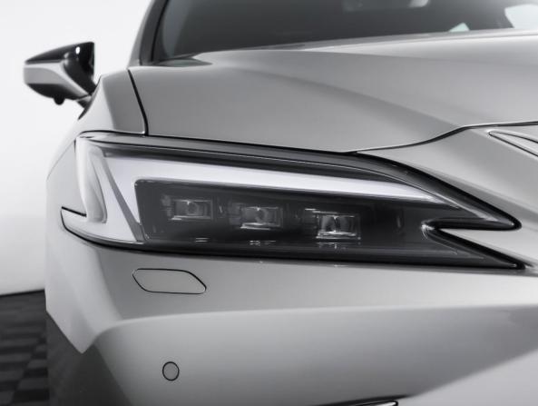 Lexus ES VII Рестайлинг 2 с пробегом 2025 года, цена 5 270 000 рублей, 7200 км, седан, Автокод Объявления