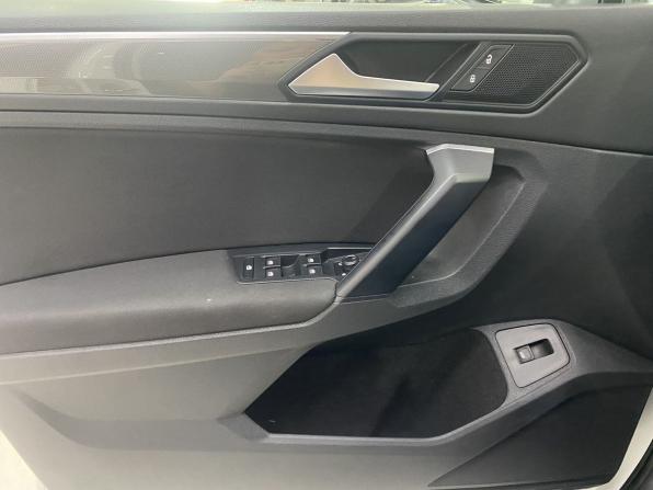 Volkswagen Tiguan II с пробегом 2019 года, цена 2 399 000 рублей, 173121 км, внедорожник, Автокод Объявления