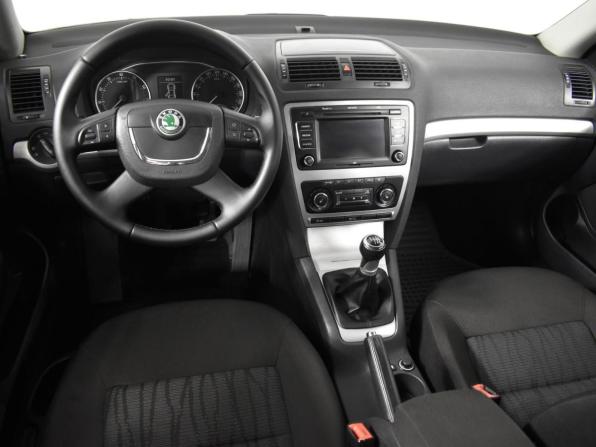 Skoda Octavia II (A5) Рестайлинг с пробегом 2011 года, цена 669 100 рублей, 268741 км, лифтбек, Автокод Объявления
