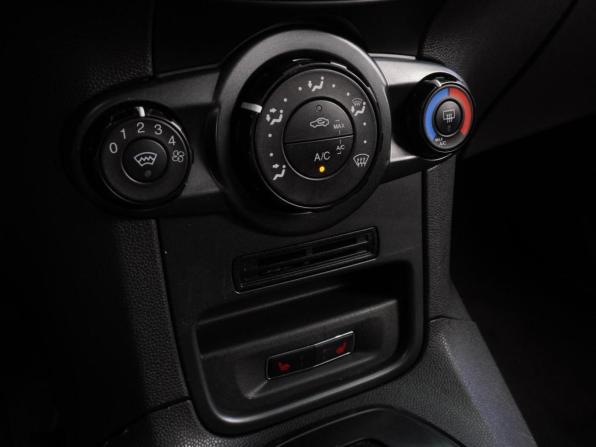Ford Fiesta Mk6 Рестайлинг с пробегом 2016 года, цена 519 000 рублей, 218196 км, седан, Автокод Объявления
