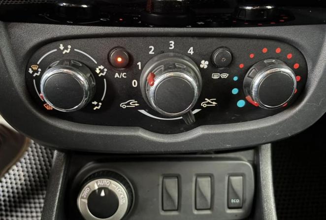 Renault Duster I Рестайлинг с пробегом 2015 года, цена 1 055 000 рублей, 211295 км, внедорожник, Автокод Объявления