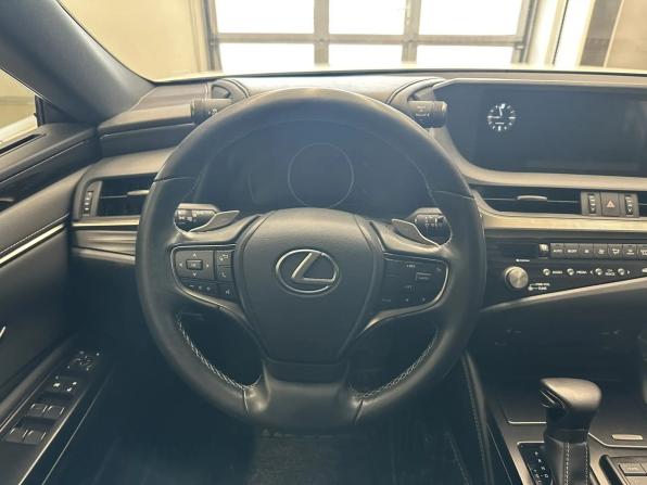 Lexus ES VII с пробегом 2021 года, цена 3 950 000 рублей, 17900 км, седан, Автокод Объявления