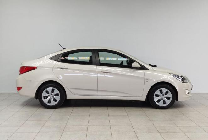 Hyundai Solaris I Рестайлинг с пробегом 2015 года, цена 1 300 000 рублей, 104804 км, седан, Автокод Объявления