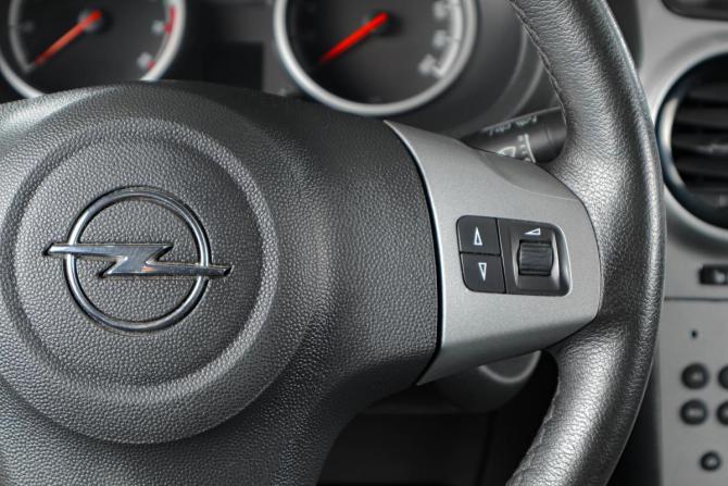 Opel Corsa D Рестайлинг II с пробегом 2013 года, цена 749 000 рублей, 139000 км, хэтчбек, Автокод Объявления
