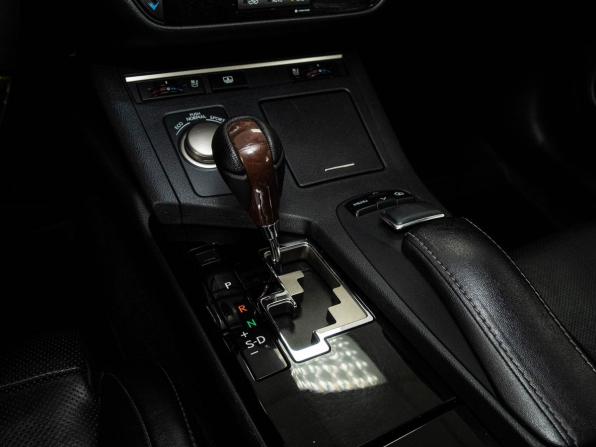 Lexus ES VI с пробегом 2013 года, цена 2 290 000 рублей, 137331 км, седан, Автокод Объявления