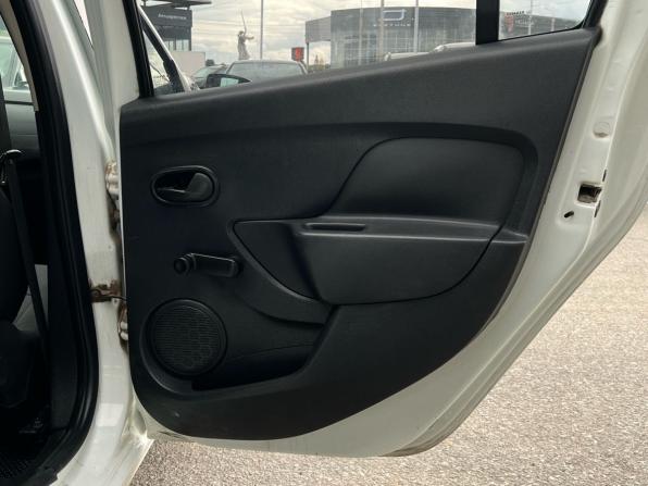 Renault Logan II Рестайлинг с пробегом 2018 года, цена 575 000 рублей, 178000 км, седан, Автокод Объявления