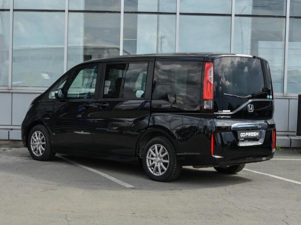 Honda Stepwgn V с пробегом 2016 года, цена 1 812 000 рублей, 212369 км, минивэн, Автокод Объявления