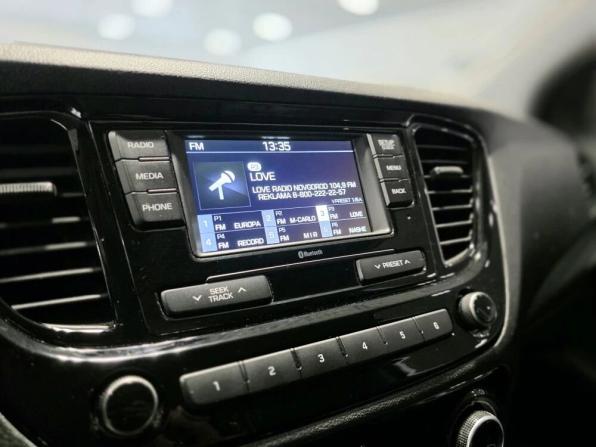 Hyundai Solaris II с пробегом 2019 года, цена 1 299 000 рублей, 147000 км, седан, Автокод Объявления